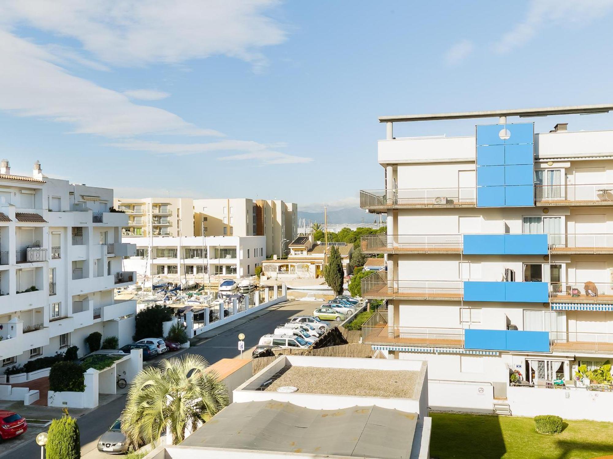 Familiar En Con Piscina, Terraza Y Parking Cerca De La Playa - Es-228-116 Roses